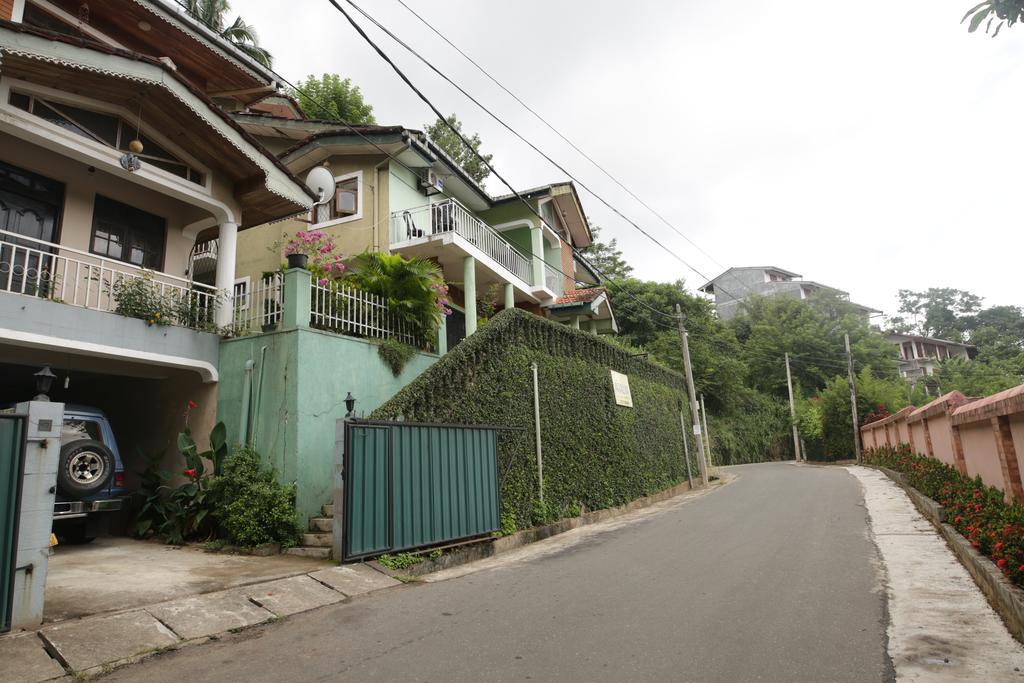 Araliya Holiday Bungalow Kandy Esterno foto