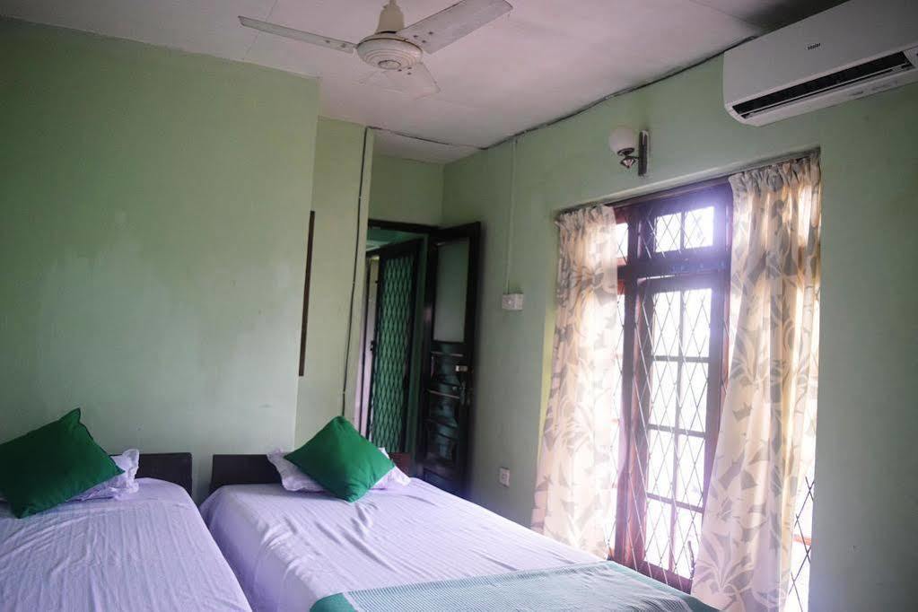 Araliya Holiday Bungalow Kandy Esterno foto